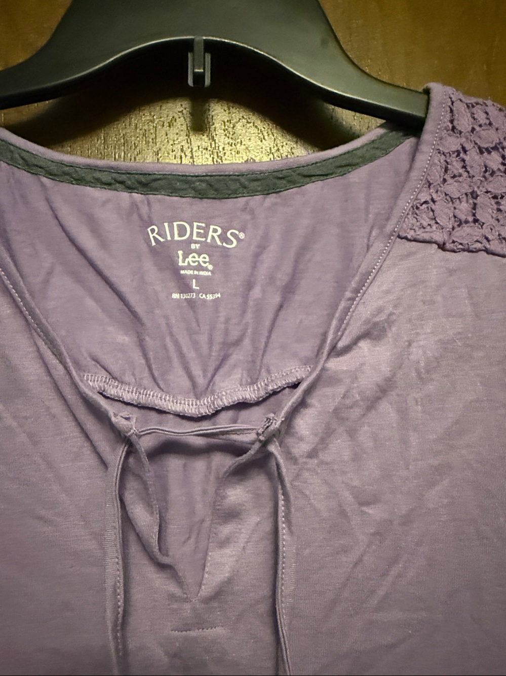 Riders by Lee Purple Tie-Neck Lace Shoulder Top L - Picture 2 of 3